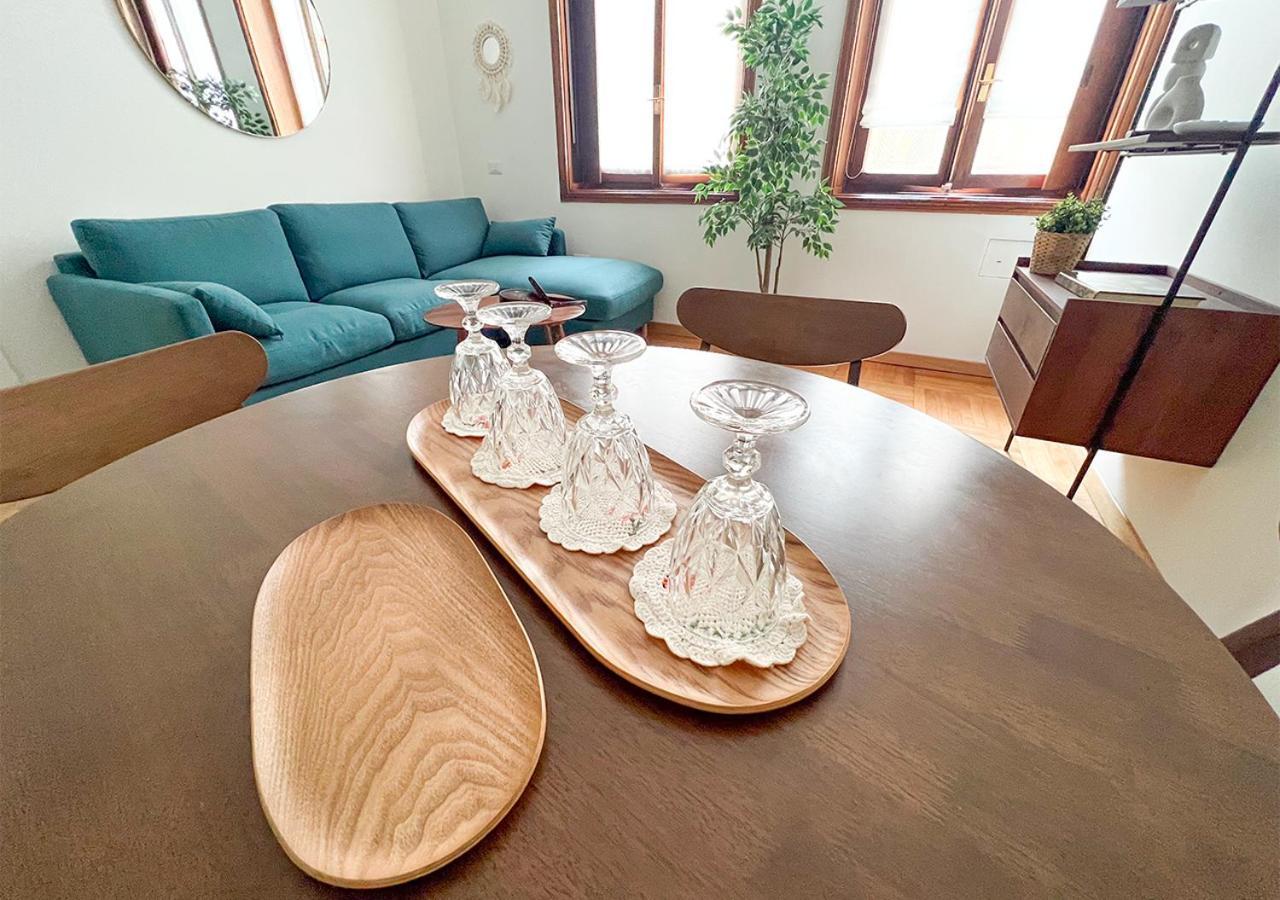 Appartamento Cozy Duomo - Elegant & Quiet, 300M From Cathedral Milano Esterno foto